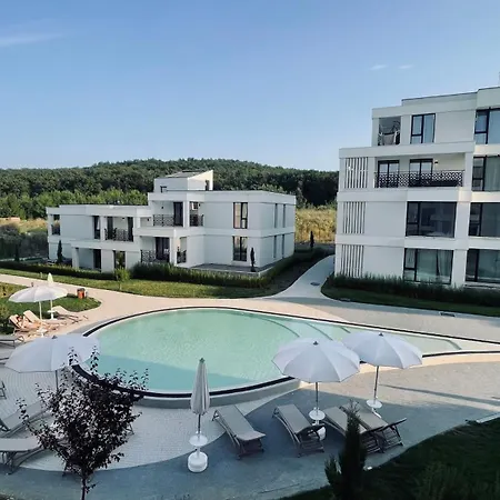 Luxurious, Modern And Spacious For Up To 4 With Private Office At Secret Garden, Life Apartmán *