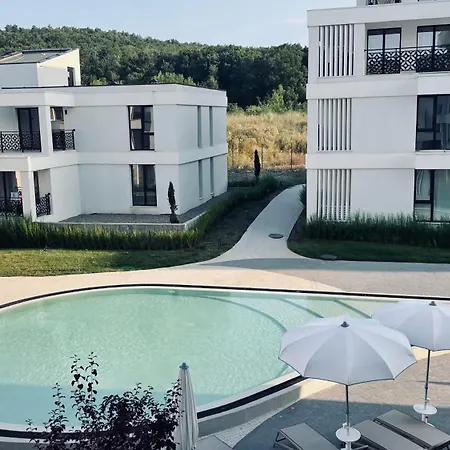 Luxurious, Modern And Spacious For Up To 4 With Private Office At Secret Garden, Life Apartmán Sozopol