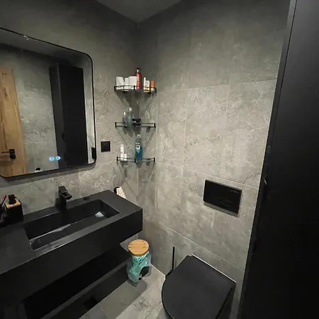 Luxurious, Modern And Spacious For Up To 4 With Private Office At Secret Garden, Life Apartmán *