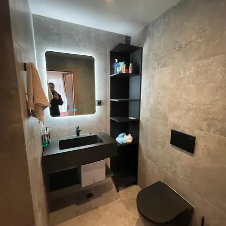 Apartmán Luxurious, Modern And Spacious For Up To 4 With Private Office At Secret Garden, Life *